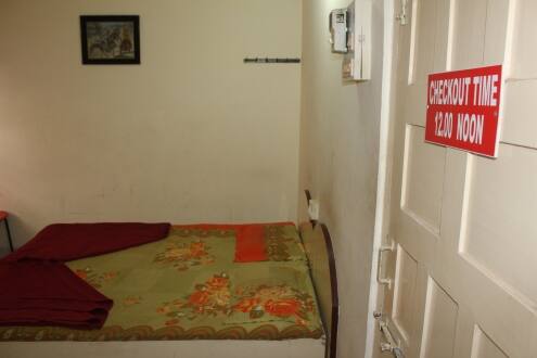 Hotel Madhuras Lodge, Chiplun 3